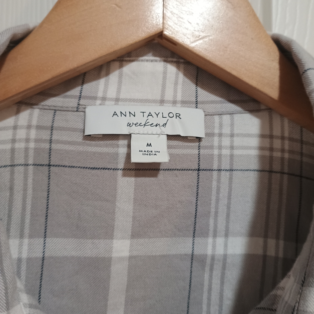 NWOT Women's Ann Taylor Weekend Plaid Gray & White Oversized Button Down Size M - Picture 4 of 7